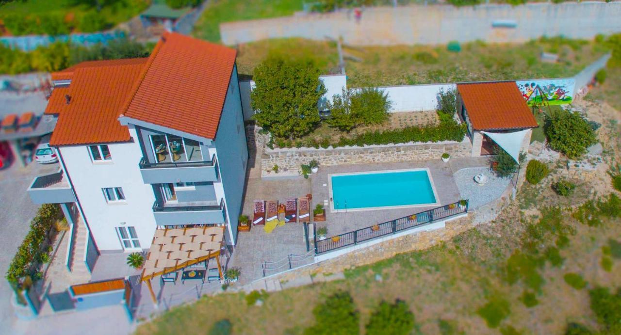 Hill Apartment With Private Pool Kučine Eksteriør billede