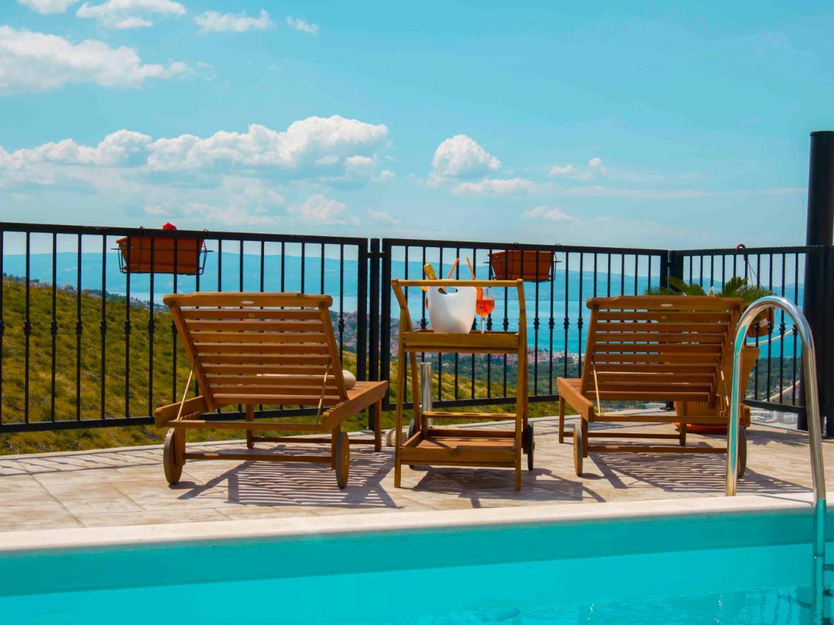 Hill Apartment With Private Pool Kučine Eksteriør billede