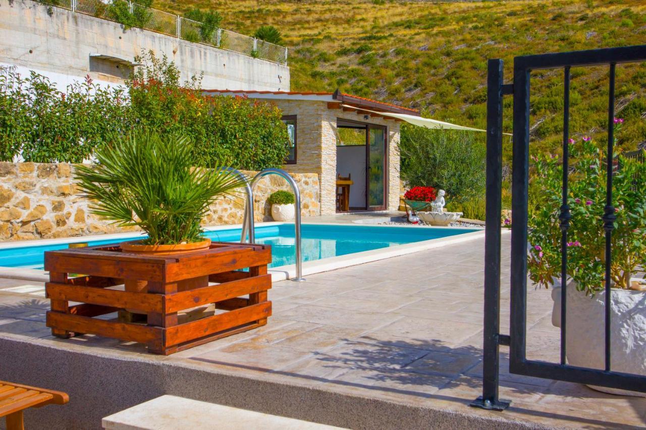 Hill Apartment With Private Pool Kučine Eksteriør billede